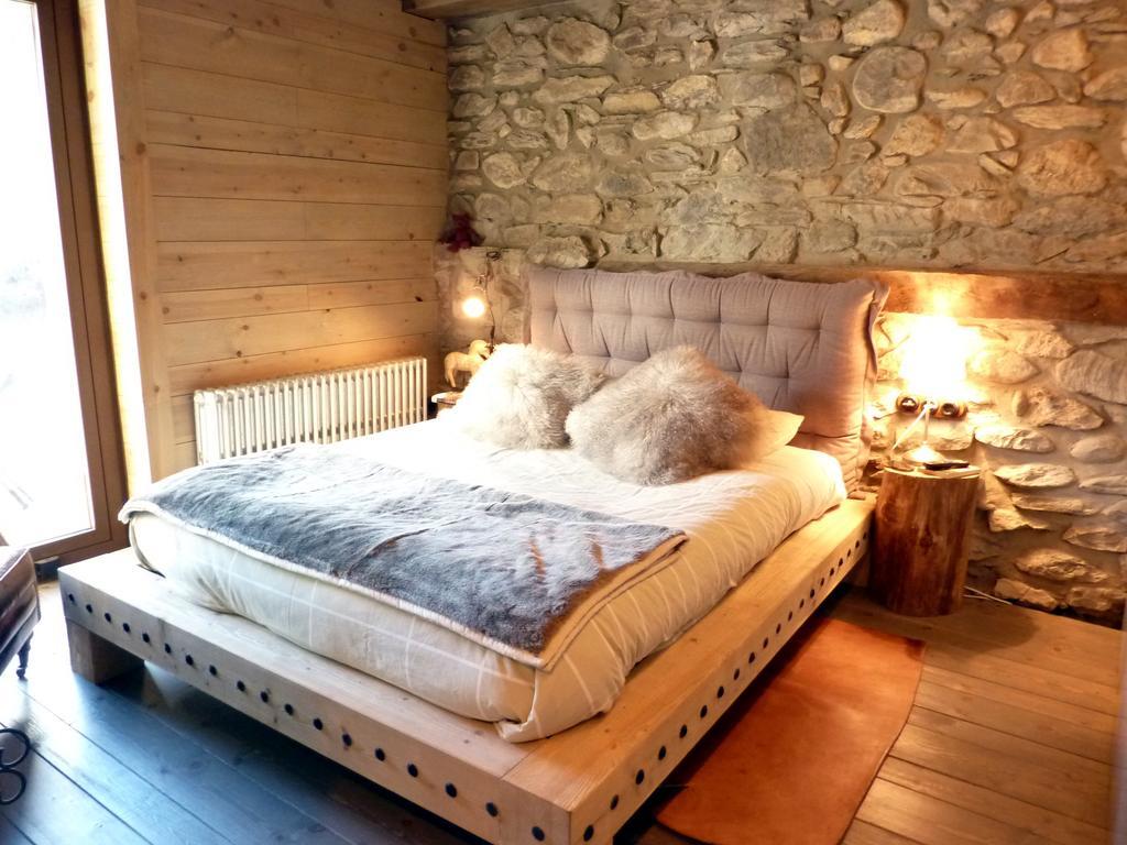 La Borda Del Zarrastiecho Villa Sallent De Gallego Room photo