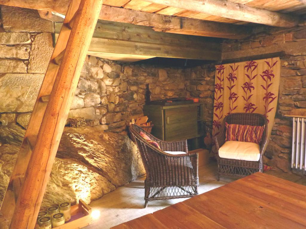 La Borda Del Zarrastiecho Villa Sallent De Gallego Room photo