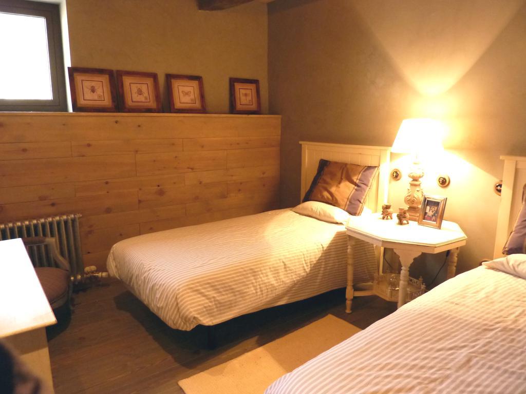 La Borda Del Zarrastiecho Villa Sallent De Gallego Room photo